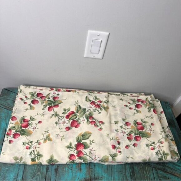 Vintage Cannon Strawberry Vines Queen Size Fitted & Flat Sheet Set - Picture 2 of 10